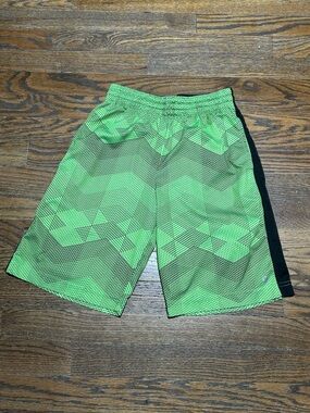 Xersion Green Athletic Mesh Shorts with Black Side Panel & Pockets